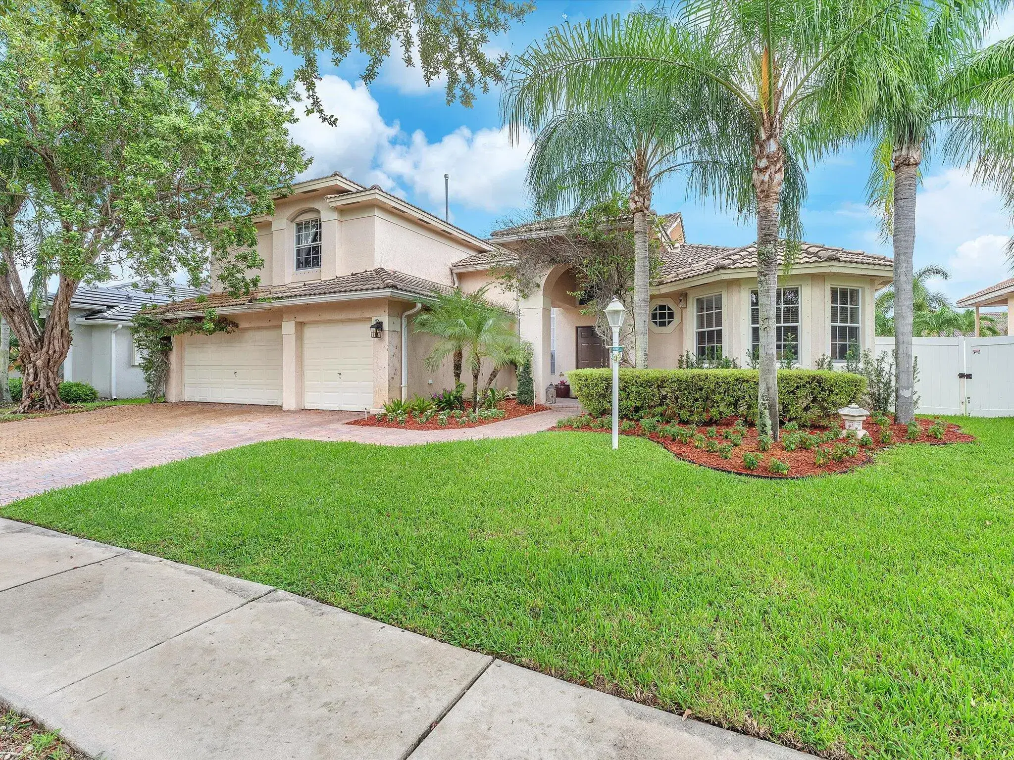 Picture of 1859 NW 139Th Avenue, Pembroke Pines, FL 33028