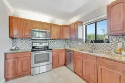 Picture of 334 Lakeview Dr 204, Weston, FL 33326