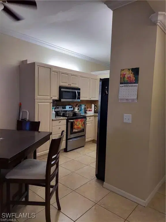 Picture of 517 Robin Hood Cir 102, Naples FL 34104