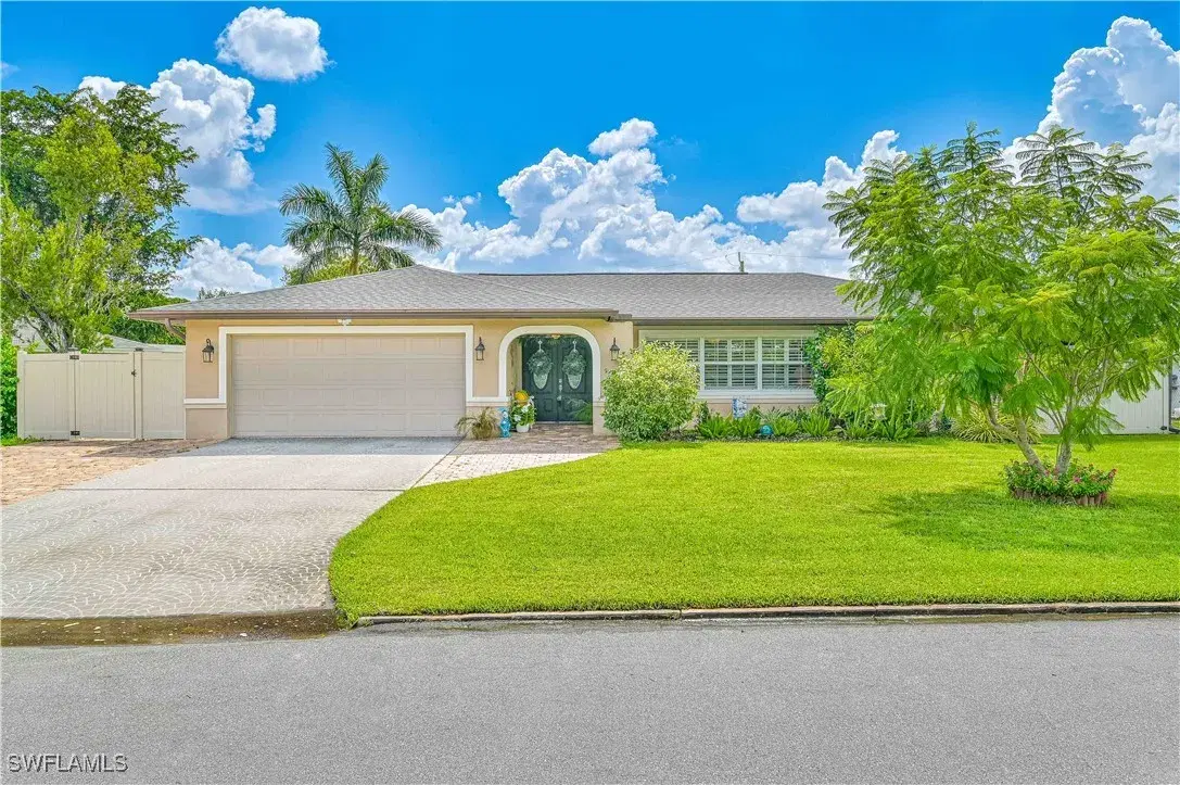 Picture of 1040 Shaddelee Ln E, Fort Myers, FL 33919