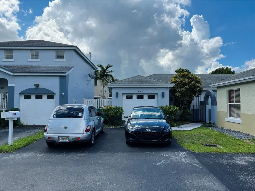 Picture of 4345 SW 72 Ter, Davie FL 33314