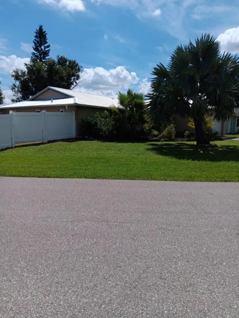 Picture of 137 SE Santa Barbara Pl, Cape Coral FL 33990