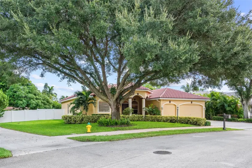 Picture of 4320 SW 74Th Ter, Davie FL 33314