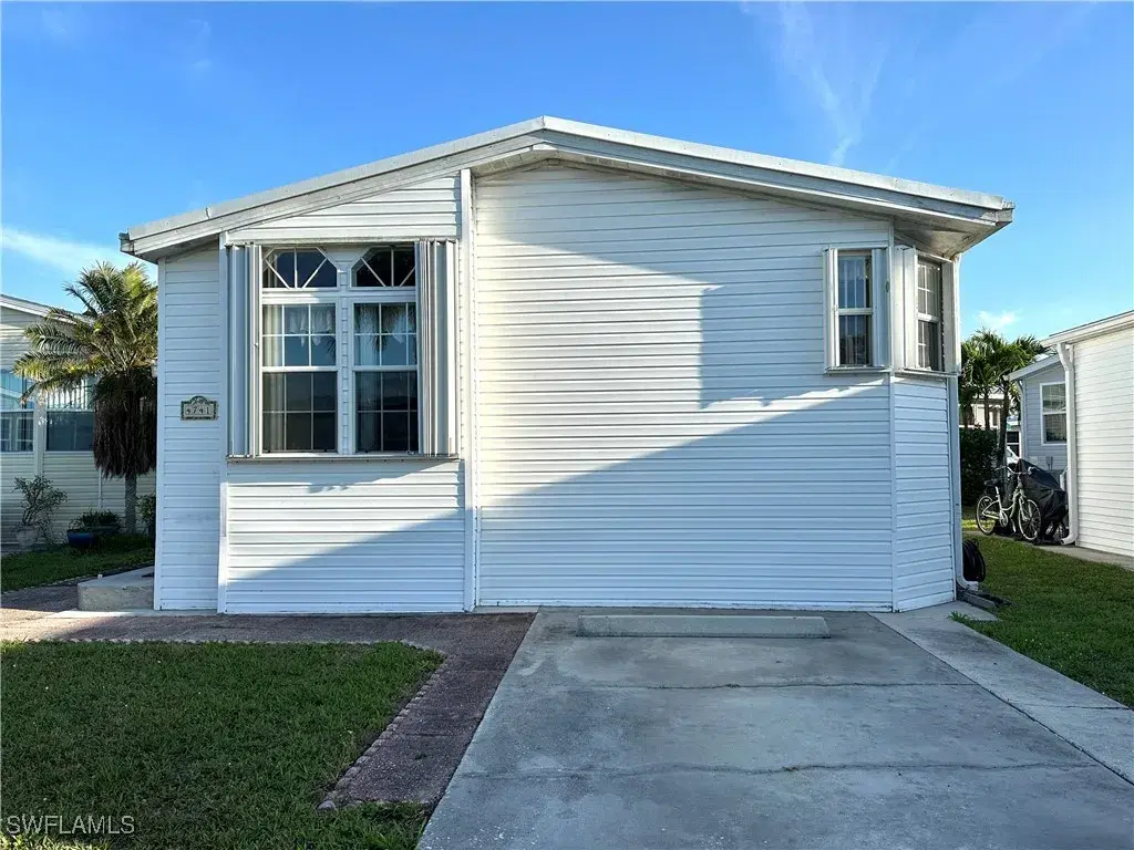 Picture of 4741 Split Log Ln W, Estero, FL 33928