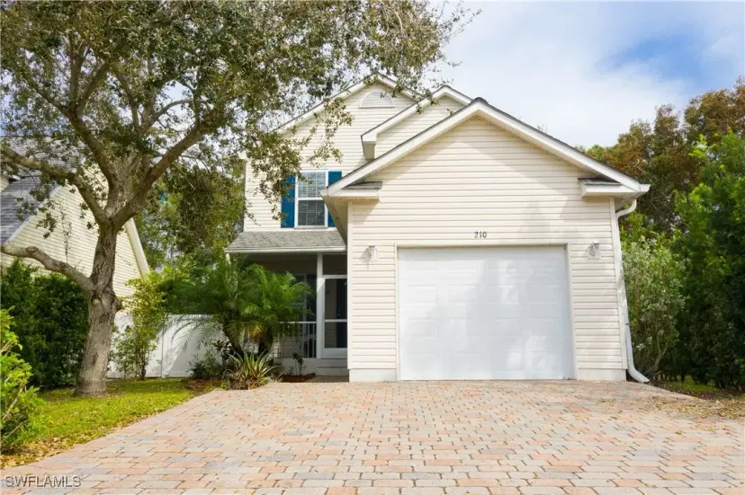 Picture of 210 Leawood Cir, Naples FL 34104