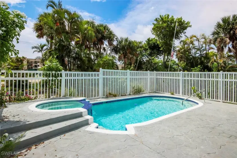 Picture of 1730 Middle Gulf Dr, Sanibel FL 33957