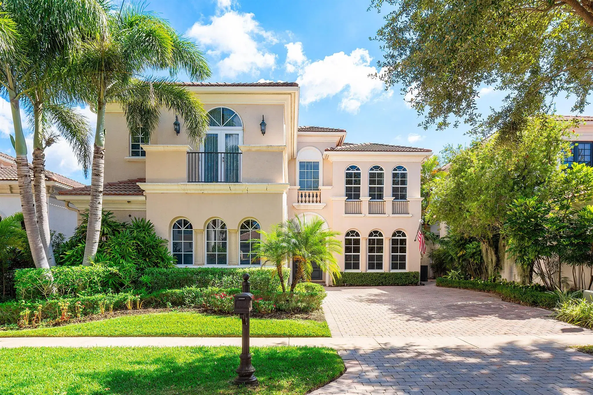 Picture of 17929 Villa Club Way, Boca Raton, FL 33496