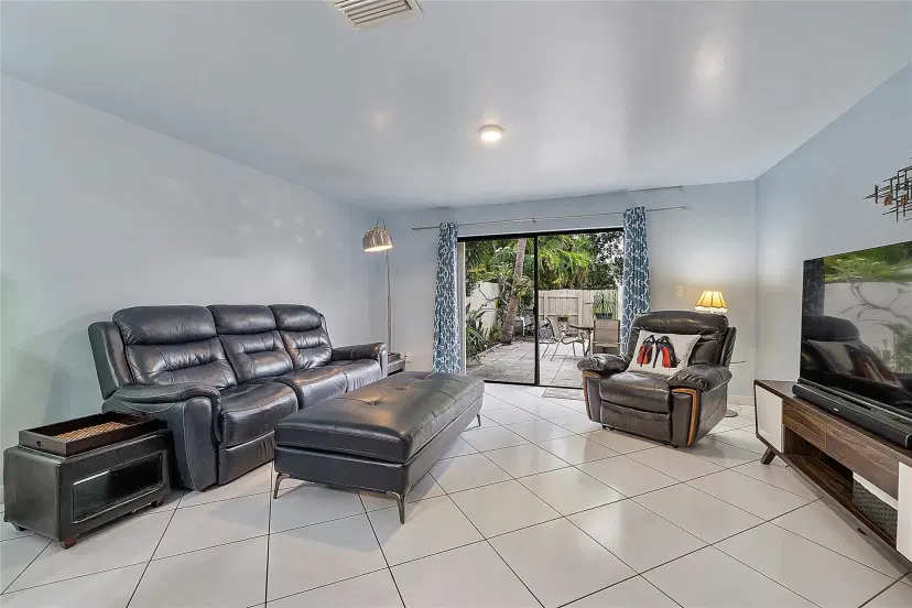 Picture of 3024 S Oakland Forest Dr 3103, Oakland Park FL 33309