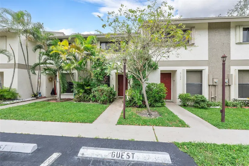 Picture of 3024 S Oakland Forest Dr 3103, Oakland Park FL 33309