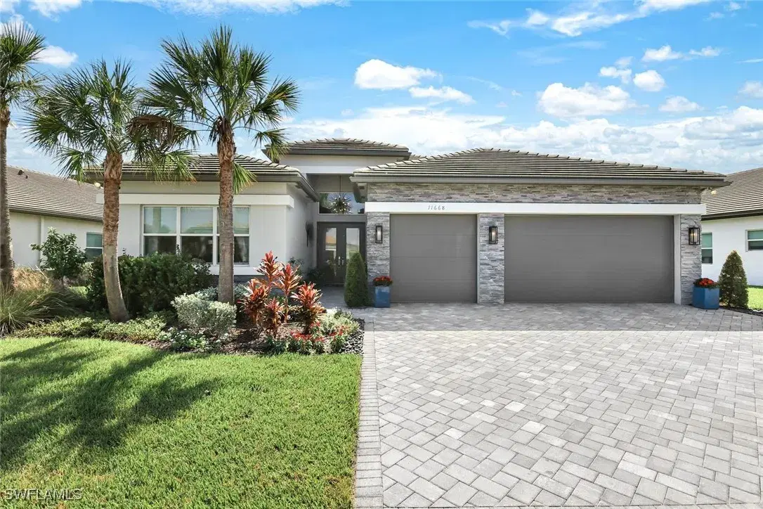 Picture of 11668 Periwinkle Dr, Naples, FL 34120