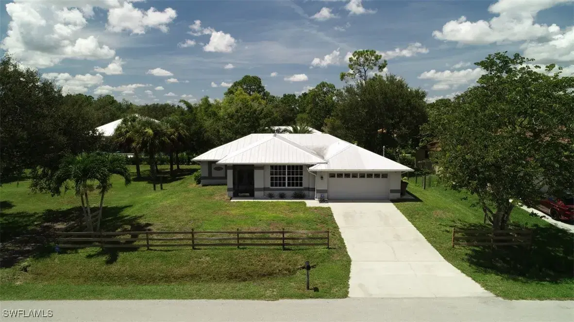 Picture of 2400 Leavitt Rd, Alva, FL 33920