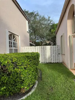 Picture of 341 NW 153Rd Ln, Pembroke Pines, FL 33028