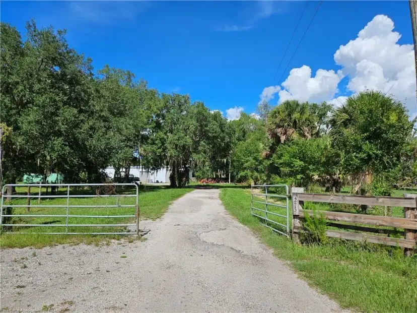 Picture of 275 Doe Run, Lorida FL 33857