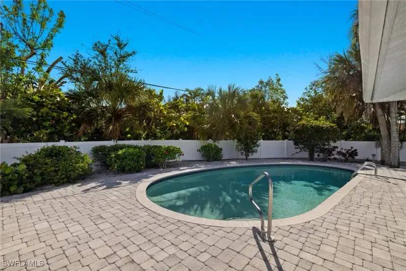 Picture of 690 Purdy Dr, Sanibel FL 33957