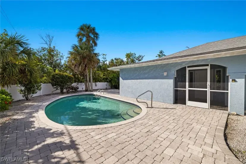 Picture of 690 Purdy Dr, Sanibel FL 33957