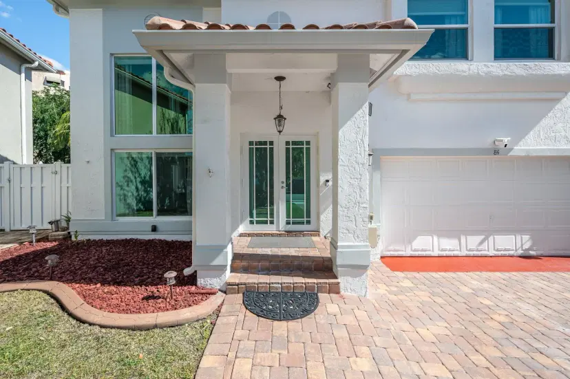 Picture of 84 Gables Blvd, Weston FL 33326