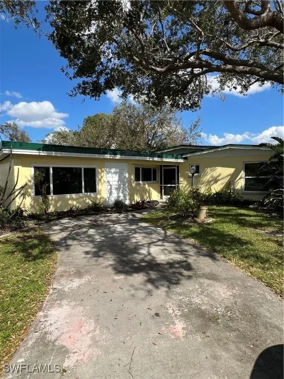 Picture of 3843 La Palma St, Fort Myers, FL 33901