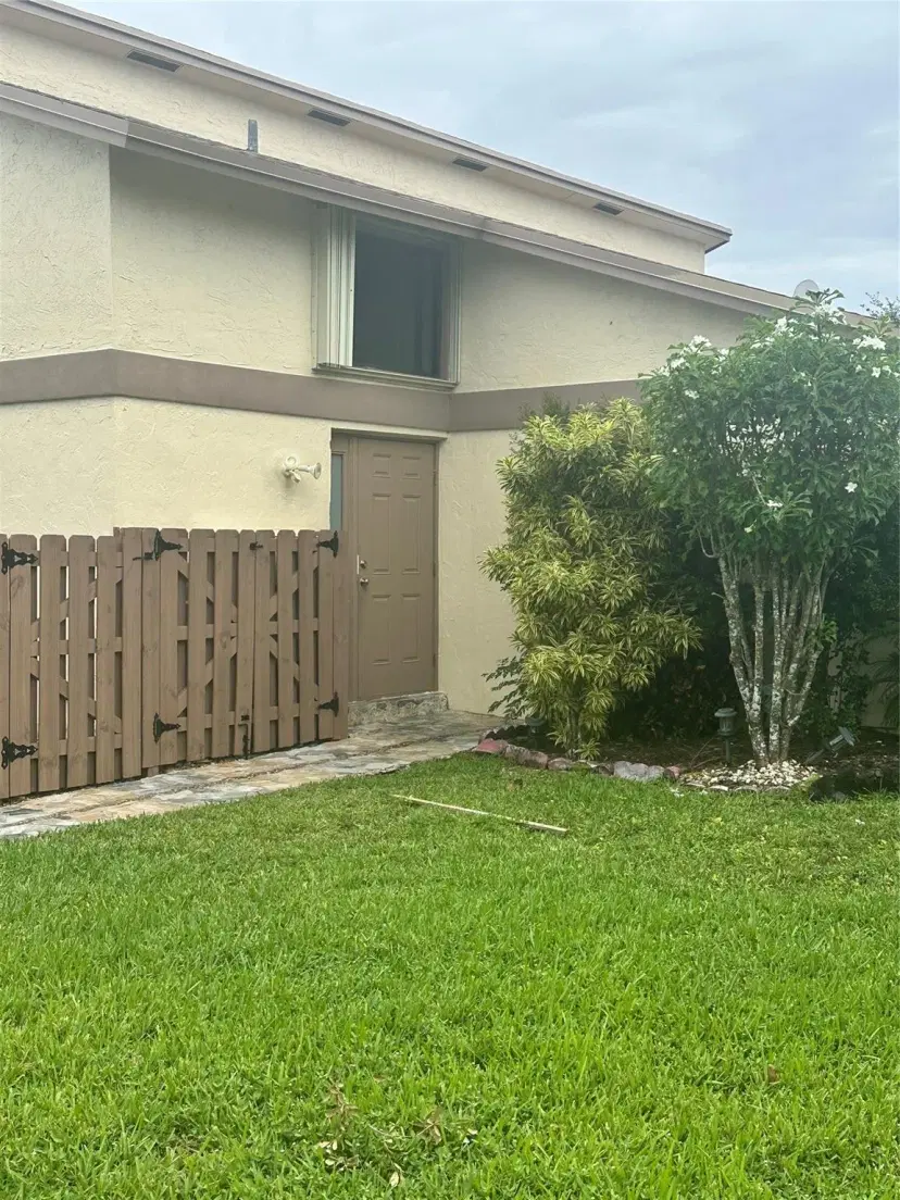 Picture of 10675 NW 29 Manor 9, Sunrise FL 33322