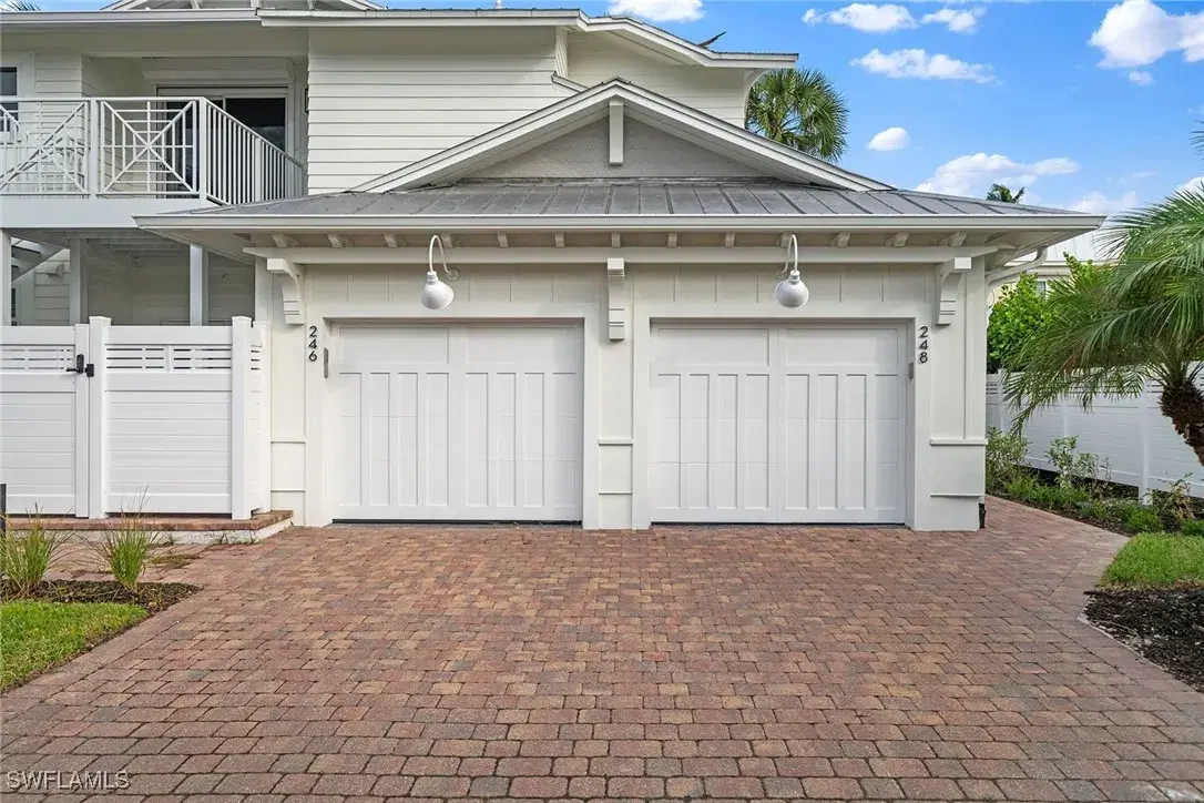 Picture of 248 4Th Ave S D-201, Naples, FL 34102