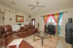 Picture of 906 NE 2Nd Pl, Cape Coral, FL 33909