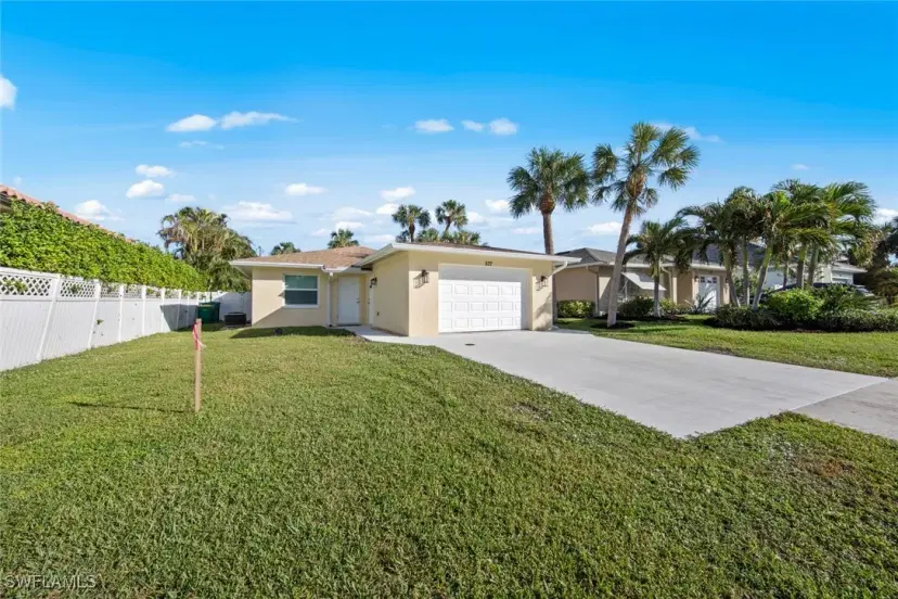 Picture of 527 97Th Ave N, Naples FL 34108