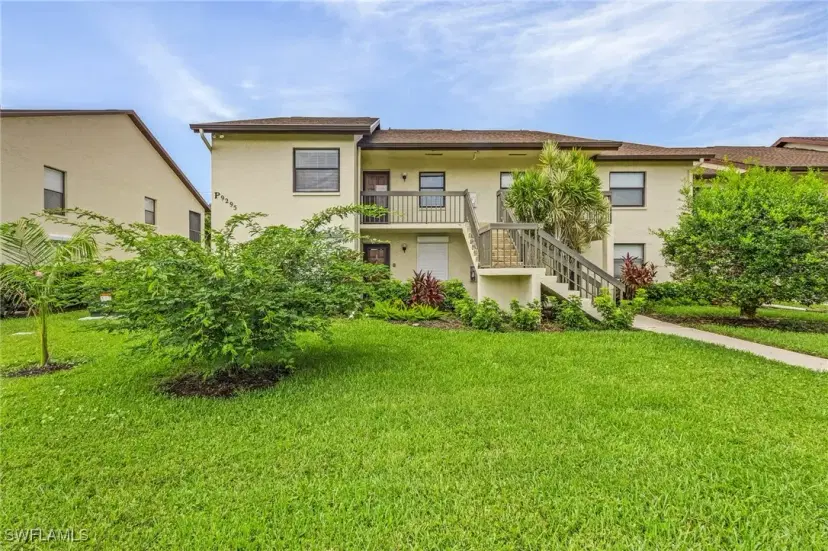 Picture of 9295 Lake Park Dr 201, Fort Myers FL 33919