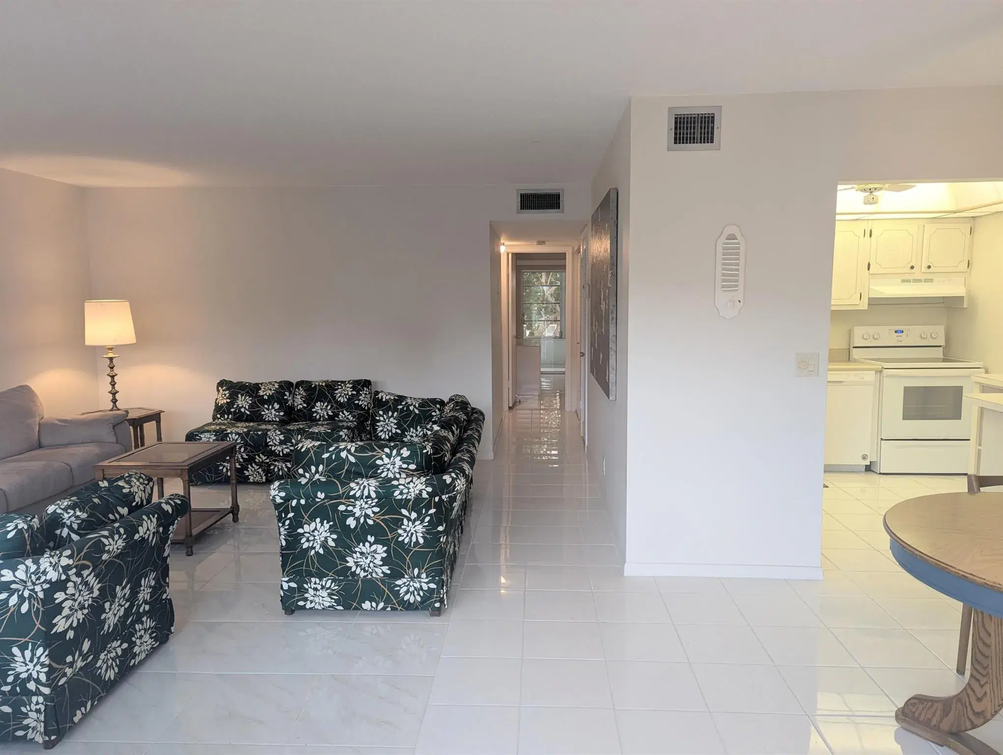 Picture of 313 Wellington M, West Palm Beach, FL 33417