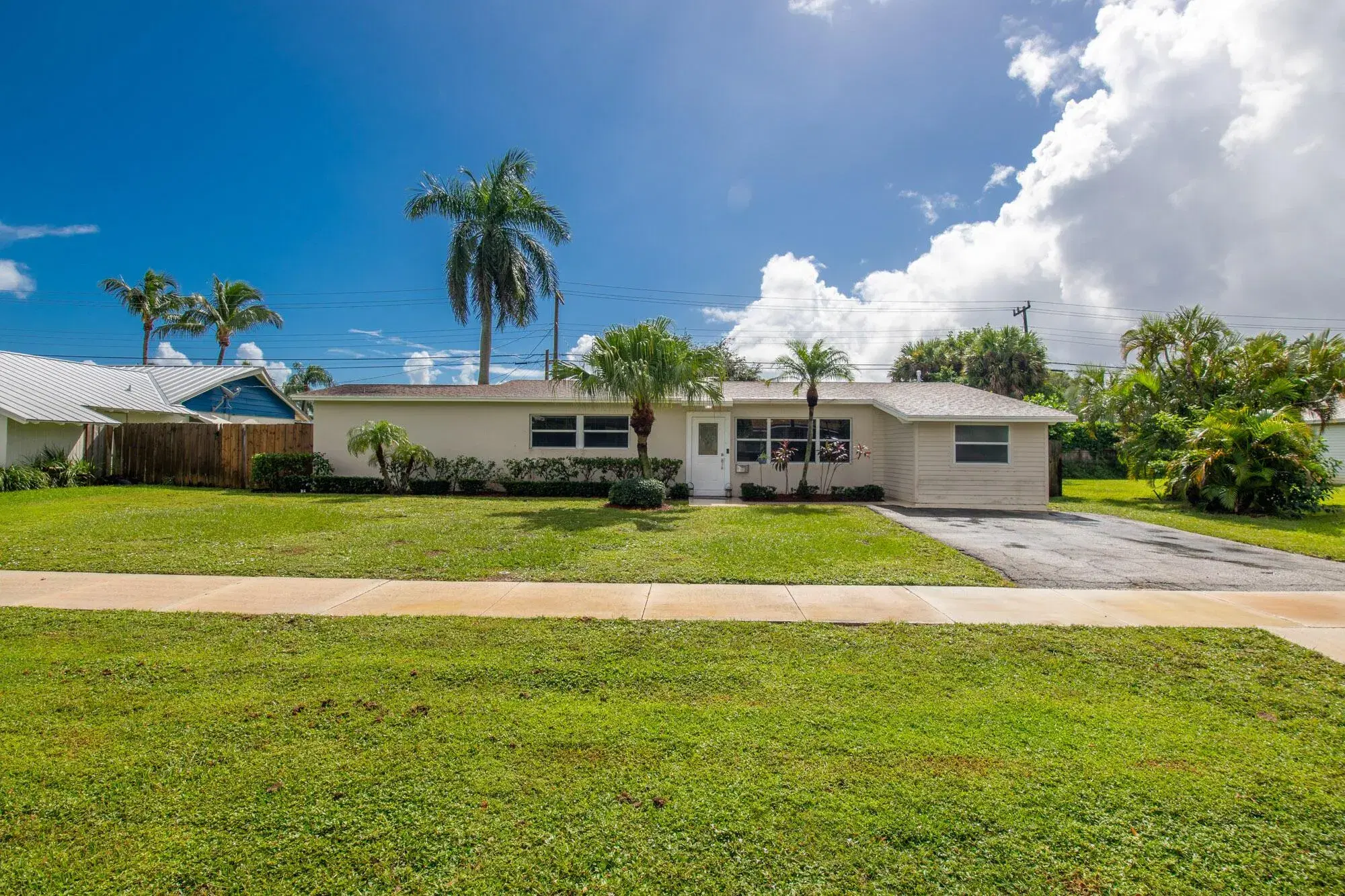 Picture of 528 Harbour Road, North Palm Beach, FL 33408