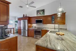 Picture of 2395 Hidden Lake Dr 4608, Naples, FL 34112