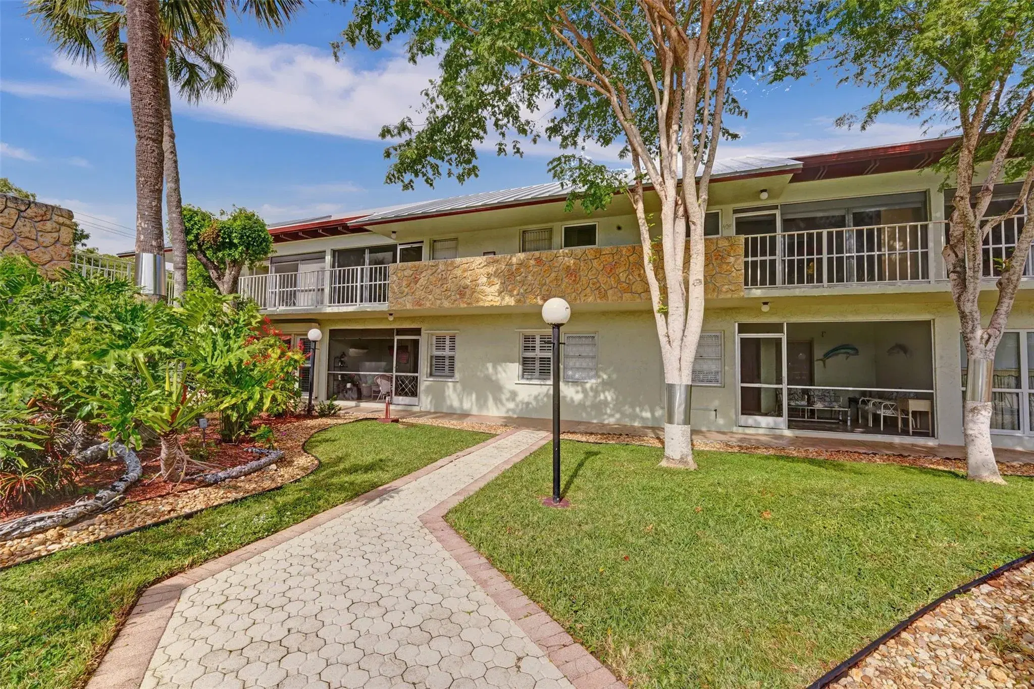 Picture of 860 SE 6Th Ave 402, Deerfield Beach, FL 33441