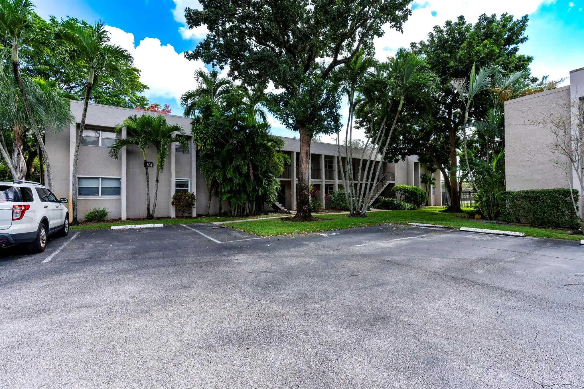 Picture of 8504 Old Country Manor 210, Davie, FL 33328