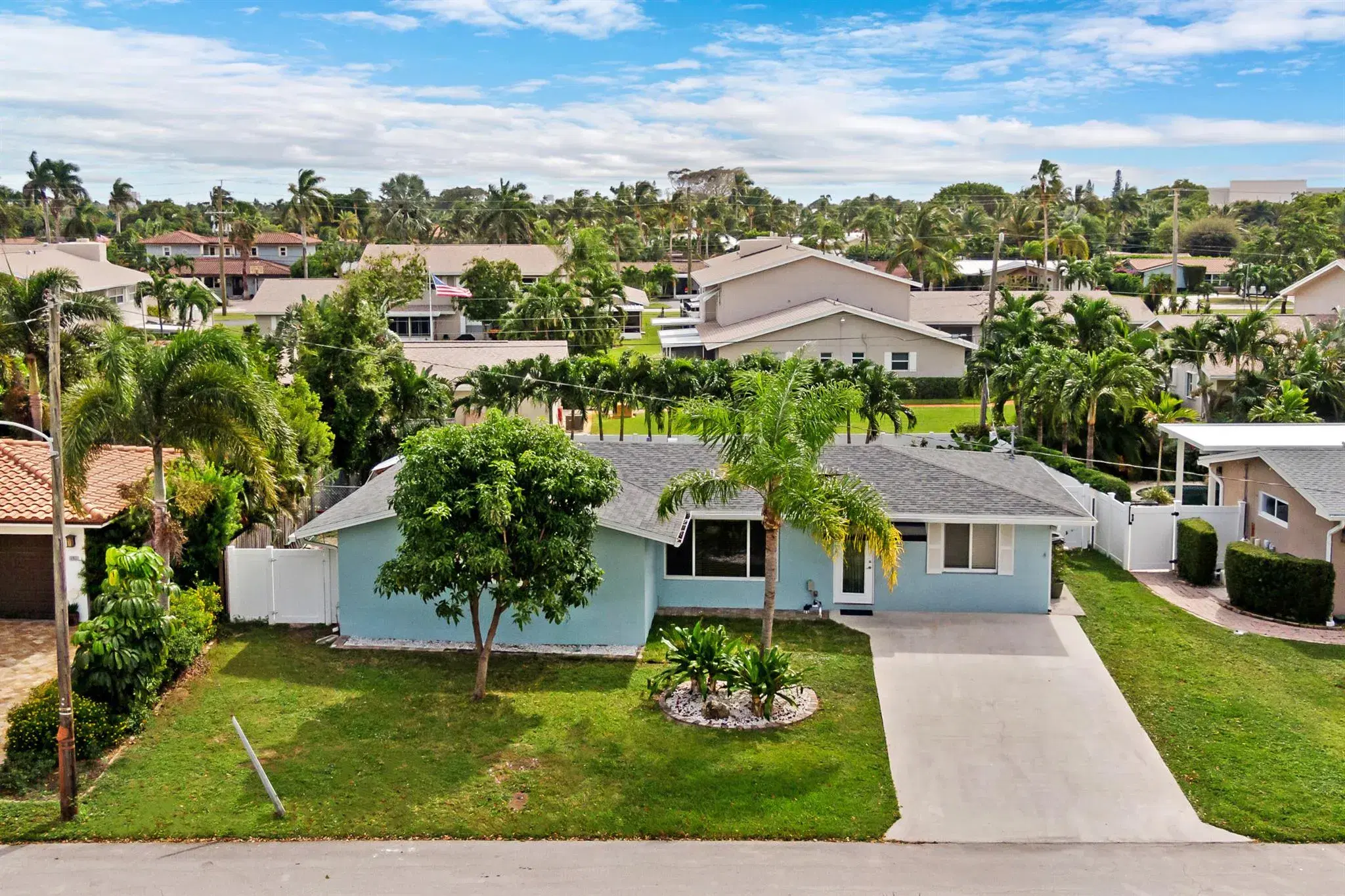 Picture of 912 SE 8Th Court, Deerfield Beach, FL 33441