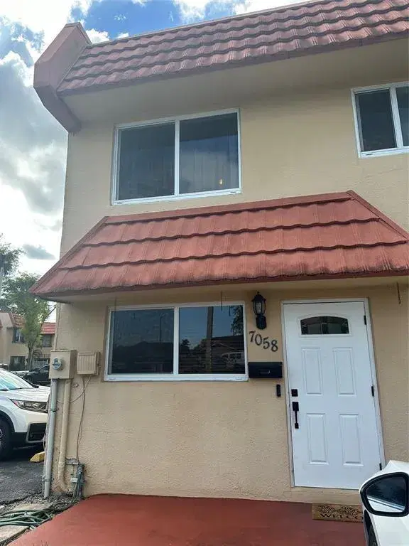 Picture of 7058 NW 169Th St 7058, Hialeah, FL 33015