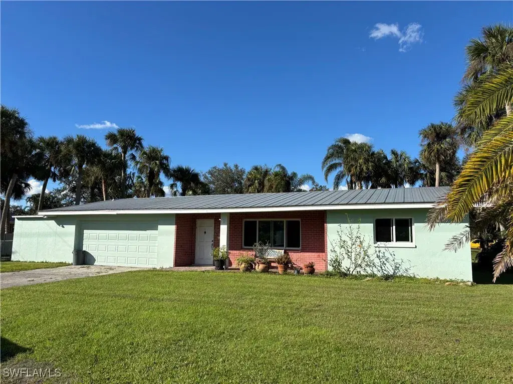 Picture of 16991 Carolyn Ln, North Fort Myers, FL 33917