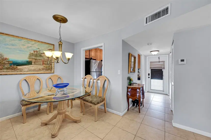 Picture of 9261 Sunrise Lakes Blvd 309, Sunrise FL 33322