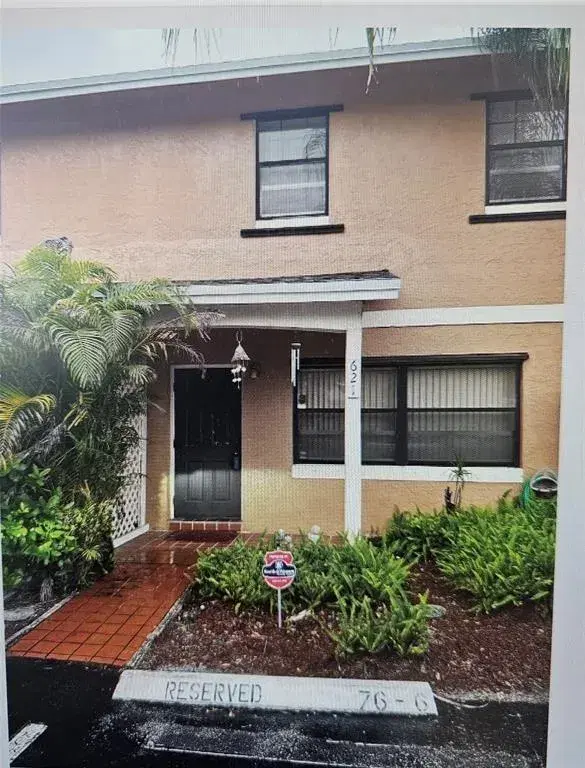 Picture of 621 NW 105Th Way, Pembroke Pines, FL 33026