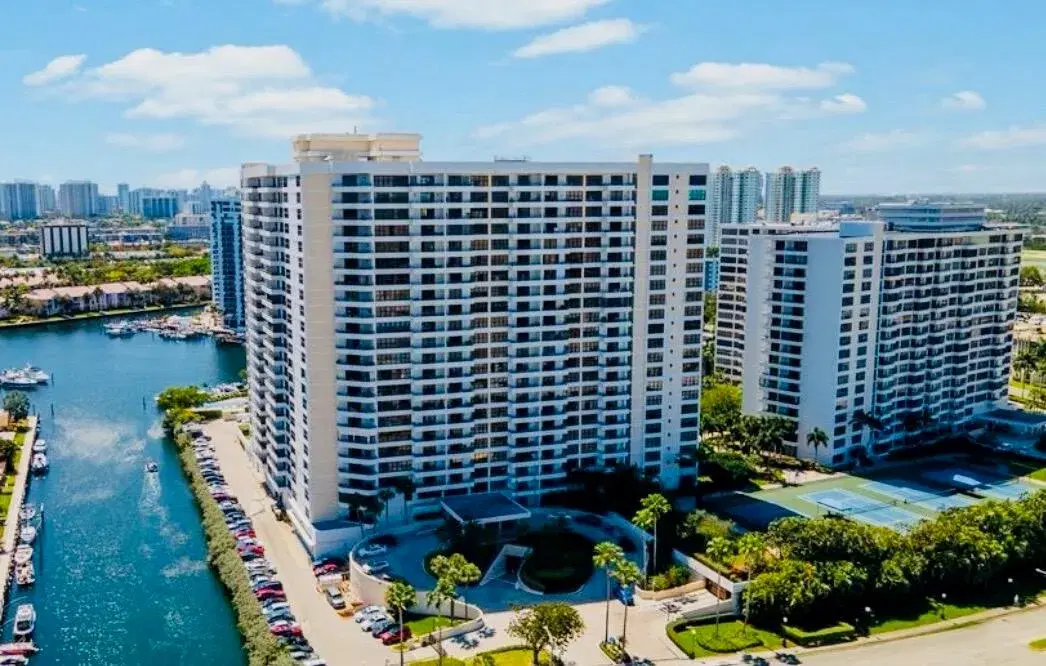 Picture of 2500 Parkview Drive 1414, Hallandale Beach, FL 33009