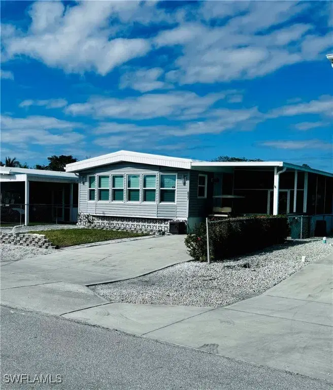 Picture of 637 Palm Ave E, Goodland FL 34114