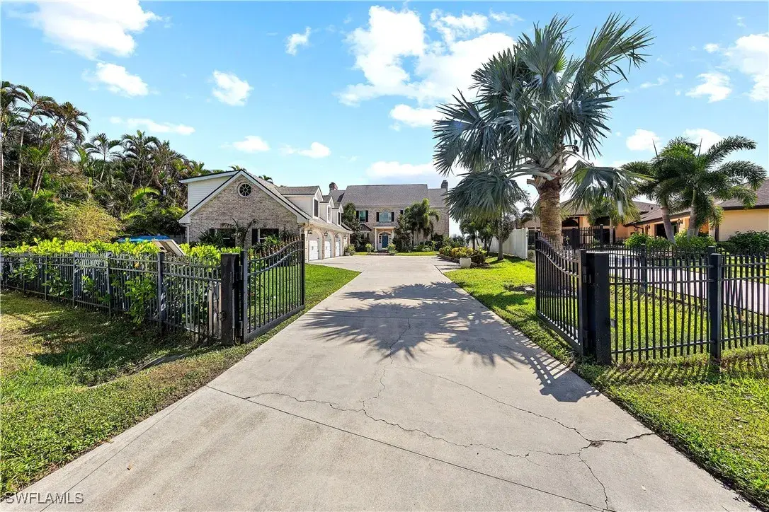 Picture of 1807 Coral Cir, North Fort Myers, FL 33903