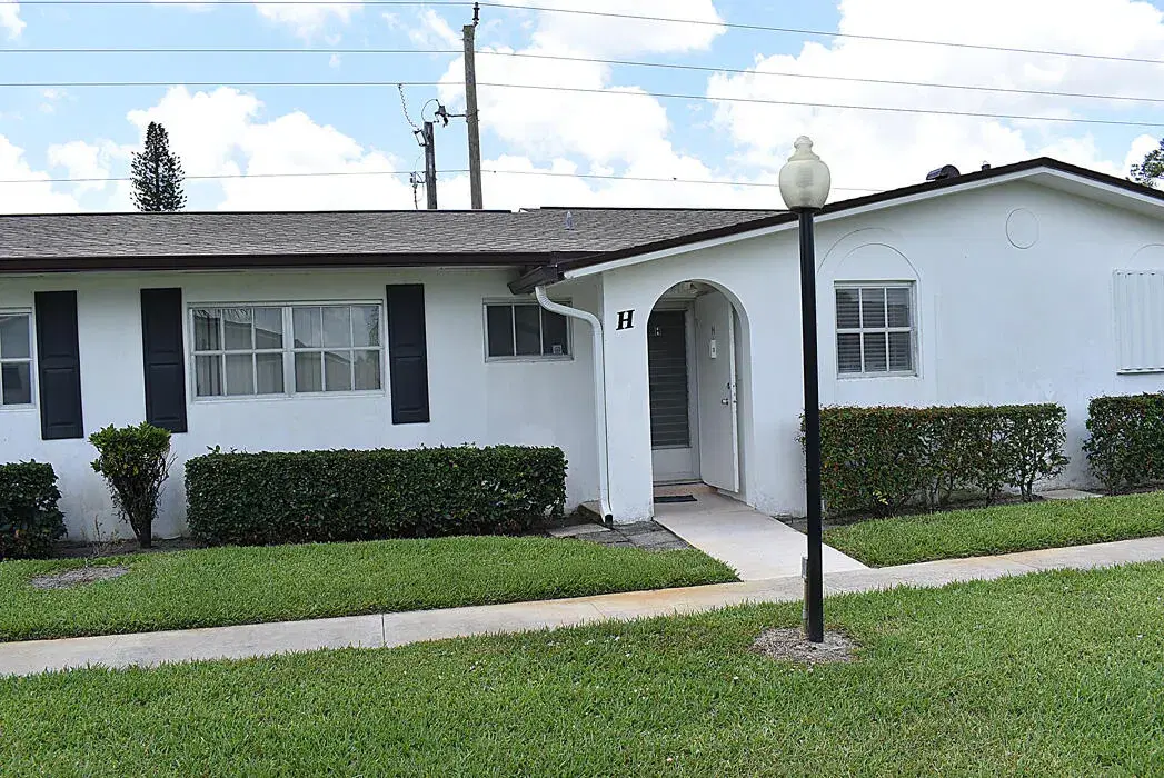 Picture of 2916 Crosley Drive E H, West Palm Beach, FL 33415