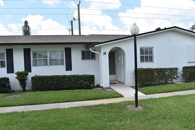 Picture of 2916 Crosley Drive E H, West Palm Beach FL 33415