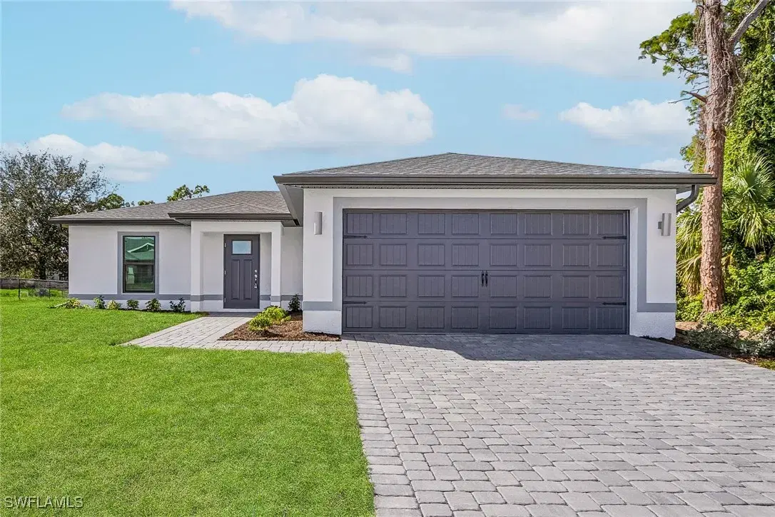 Picture of 181 Yager Cir, Fort Myers, FL 33913