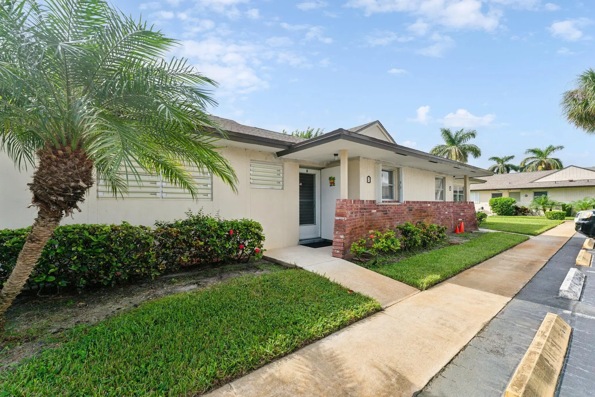 Picture of 4796 Cresthaven Boulevard B, West Palm Beach, FL 33415