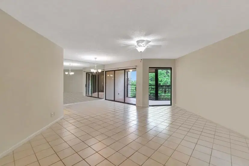 Picture of 5800 Camino Del Sol 305, Boca Raton FL 33433