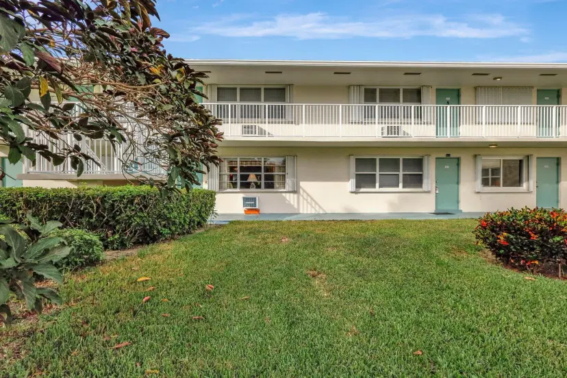 Picture of 880 Horizons W 102, Boynton Beach FL 33435