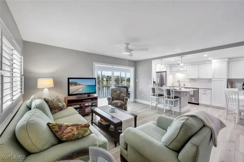 Picture of 1610 Middle Gulf Dr E3, Sanibel FL 33957