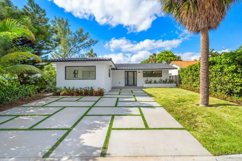 Picture of 9232 Byron Ave, Surfside FL 33154