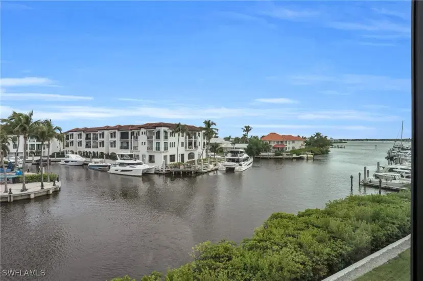 Picture of 805 River Point Dr C-205, Naples FL 34102