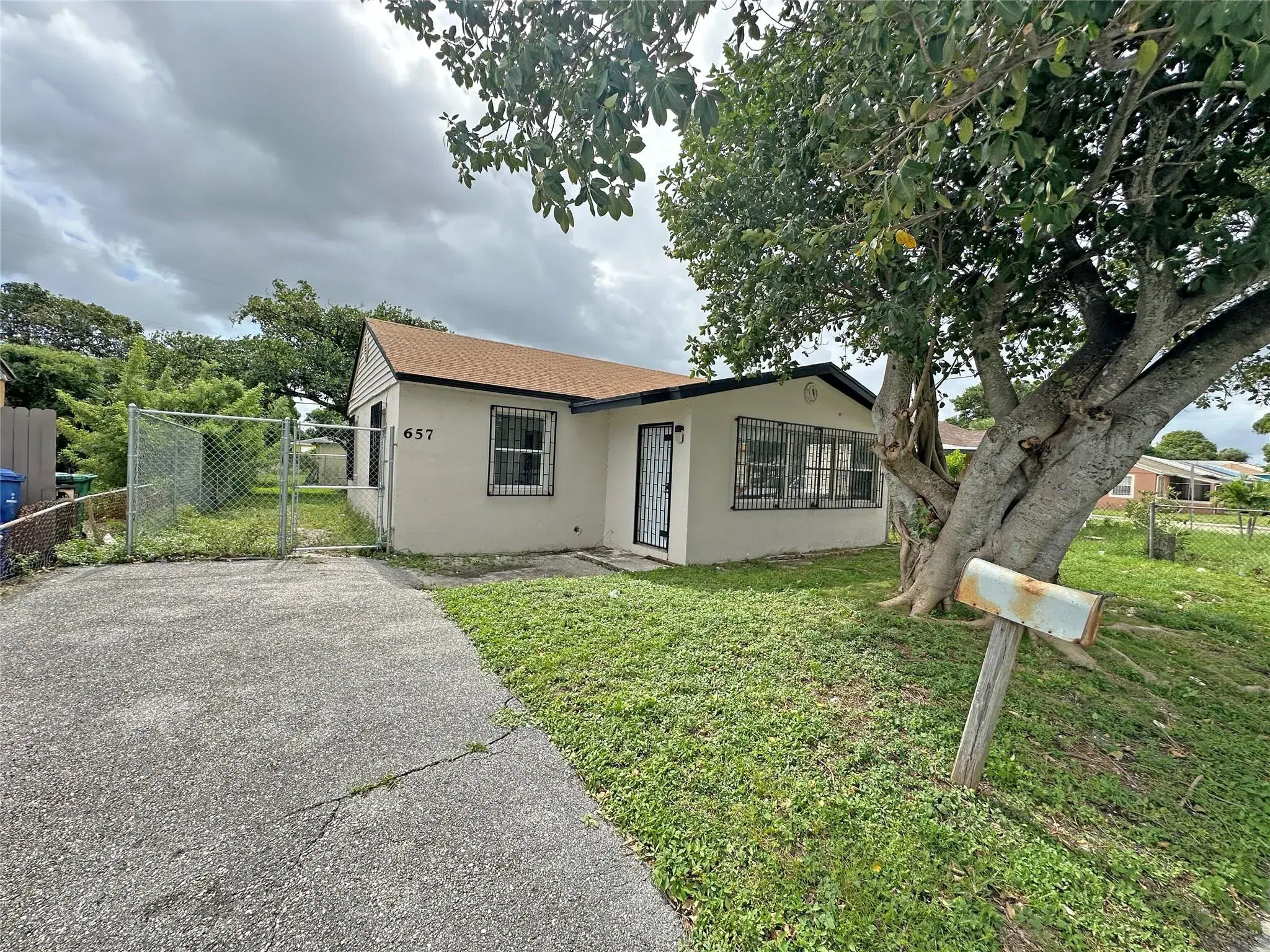 Picture of 657 W 4Th St, Riviera Beach, FL 33404