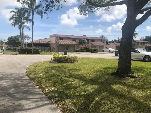 Picture of 685 NE 206Th Ter, Miami FL 33179